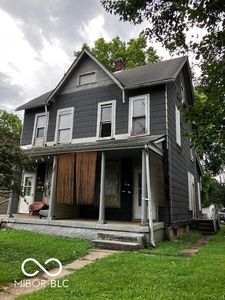 2521 E 10th St