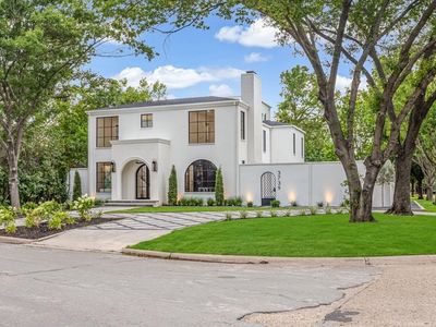 3739 N Versailles Ave