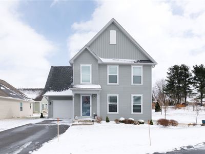 Property at 16 Parkglen Dr, Henrietta, NY