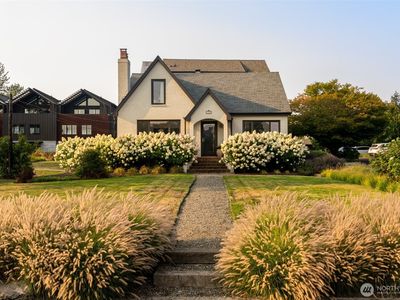 4569 Point White Drive NE