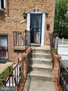 4412 Lee St NE