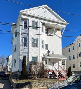 9 1/2 Bourne St