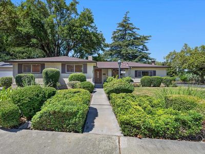 1787 Roxbury Dr