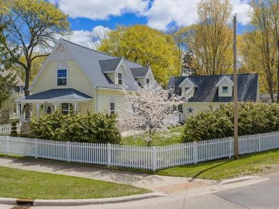 239 W Cedar St