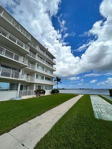 1700 NE 105th St APT 106