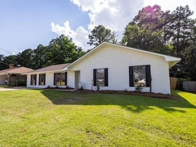 231 Twin Oaks Rd W