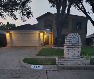 Property at 916 Pennsylvania Dr, Saginaw, TX