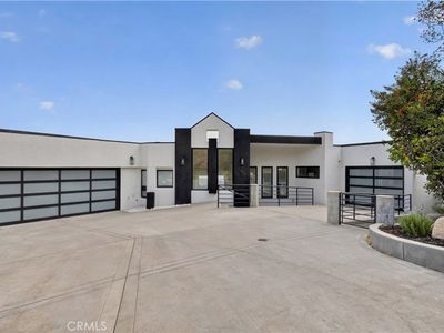 1562 Glen Oaks Blvd