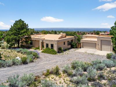 659 Roadrunner Ln NE