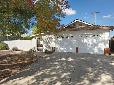 1129 E Alameda St