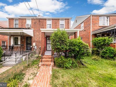 717 Emerson St NE