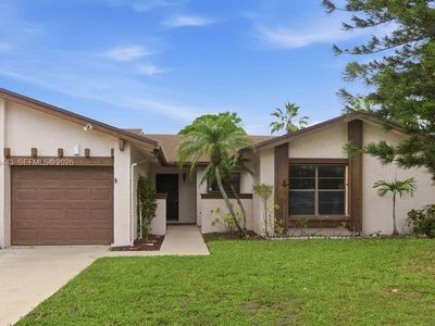 6125 Elsinore Cir