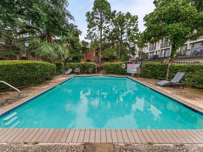 2333 Bering Dr APT 201