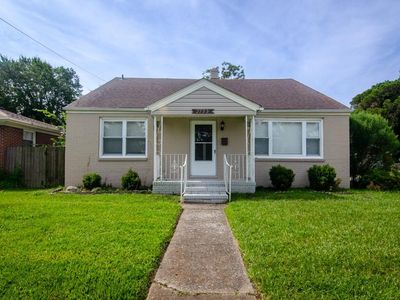 2733 Hollister Ave