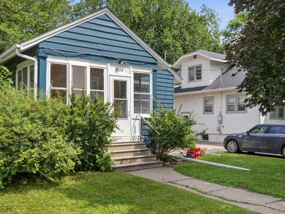 1035 University Dr N