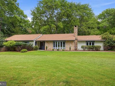 Property at 14 Laurel Cir, Malvern, PA