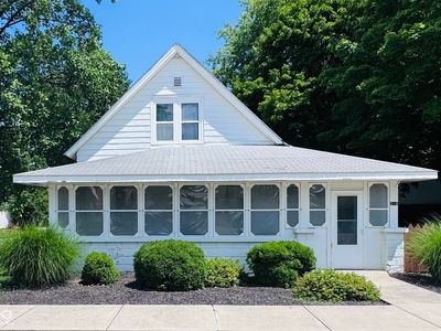 216 W Main St