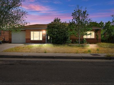 9014 Candelaria Rd NE