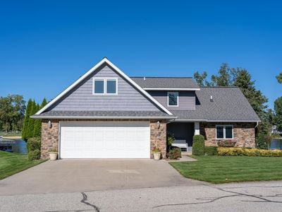 1067 Crown Point Dr