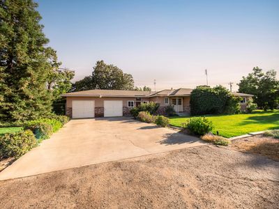 5494 E Dakota Ave