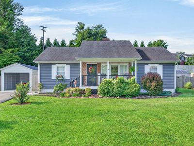 2405 Glade Dr SE