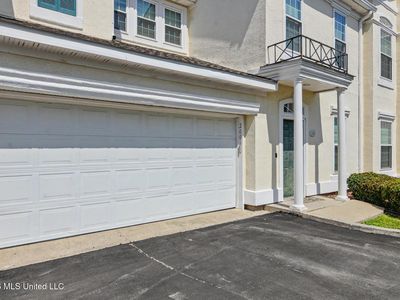 2252 Beach Dr APT 2006