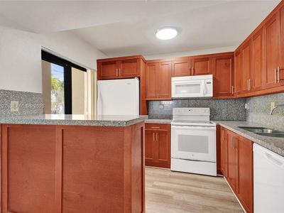 20025 NE 3rd Ct APT 8