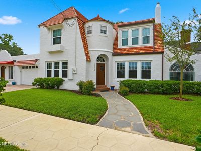 1112 COLOMBO Street