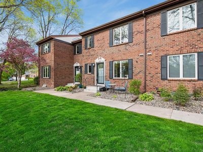 Property at 1092 Ivy Hill Dr, Mendota Heights, MN