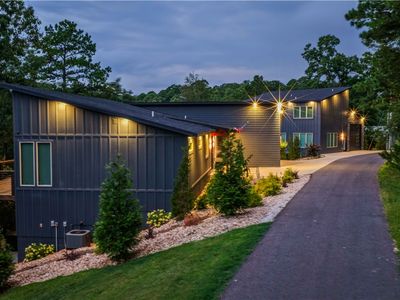 10087 Rustling Oaks