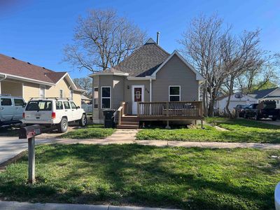 218 E 4th St