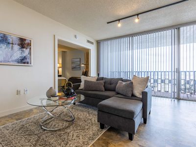 700 E 9th St APT 13F