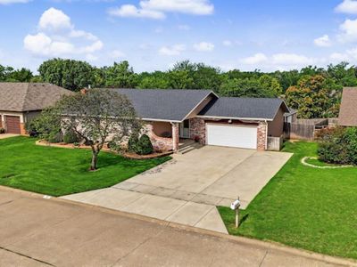 105 N Douglas Dr