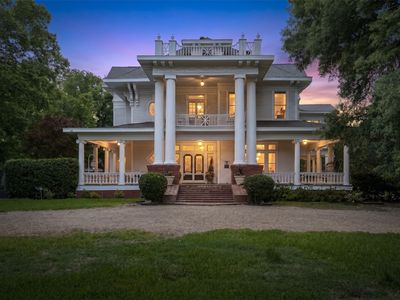 400 W Denton St