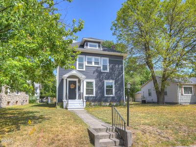 407 N Jackson Ave