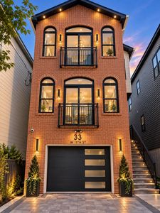 33 W 11th St