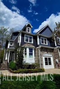 23 Valentino Dr