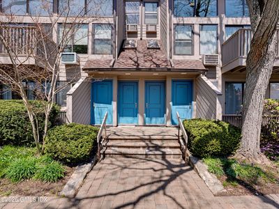 1465 E Putnam Ave APT 102