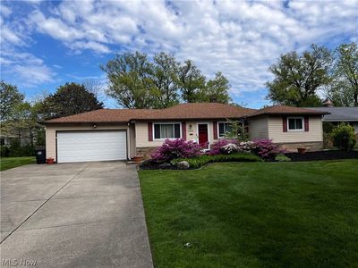 Property at 5839 Alberta Dr, Lyndhurst, OH
