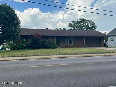 705 E Main St