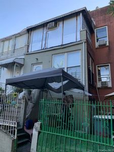1215 Manor Avenue