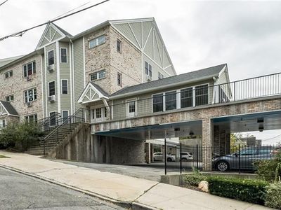 304 Warburton Avenue #3A