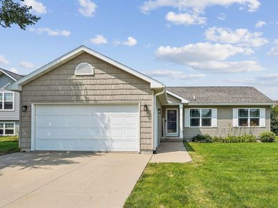 Property at 1408 Meadow View Ln, Waverly, IA