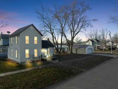201 W Chestnut St