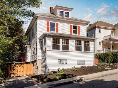 11 Grandview St