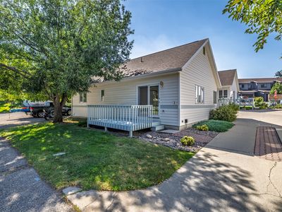 7 Spring Hollow Ct