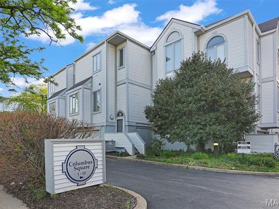 10 Columbus Square Dr