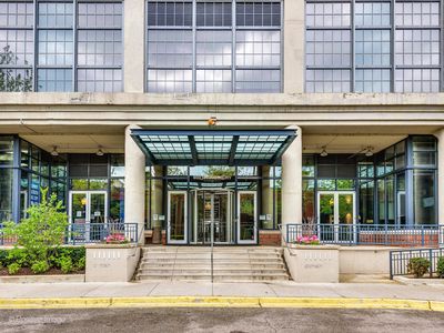 900 N Kingsbury St APT 716