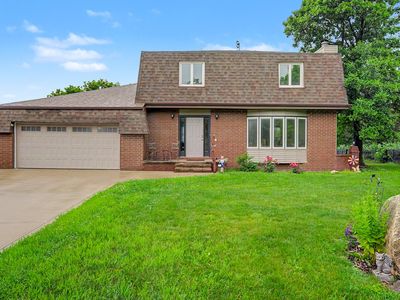 302 Village Cir
