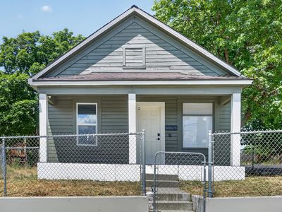 1604 W Maxwell Ave